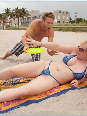 Chubby bikini mom Cameron Keys hooked on the beach and fucked