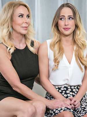 Mature blonde Erica Lauren turns her stepdaughter Carter Cruise into a lesbian