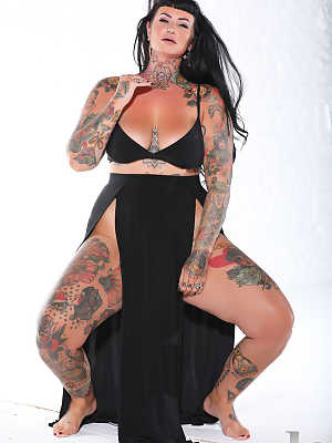 Full-figured babe Cherrie Pie gets naked to show off her lovely tattooed body