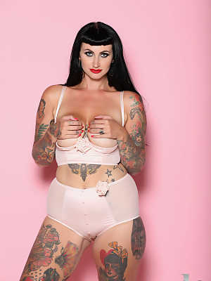 Chubby babe with tattoos Cherrie Pie unveils her adorable boobs in a solo