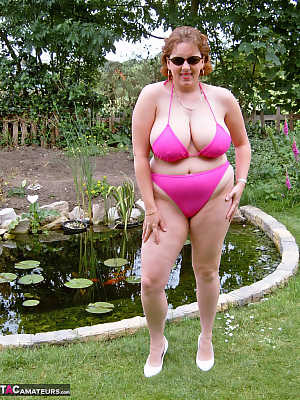 Brazen mature fatty Curvy Claire sheds bikini in the backyard to finger fuck
