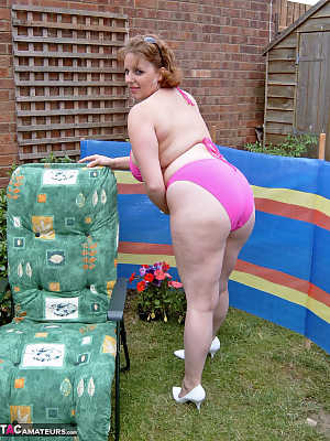 Brazen mature fatty Curvy Claire sheds bikini in the backyard to finger fuck