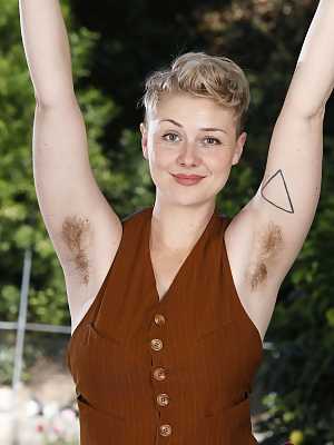 Short haired blonde Dakota Rose shows her hairy crotch and armpits outdoors