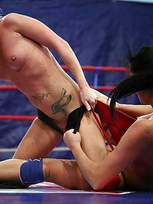 Fatty Melissa Ria and Dorina Gold fight and fuck each other in the ring