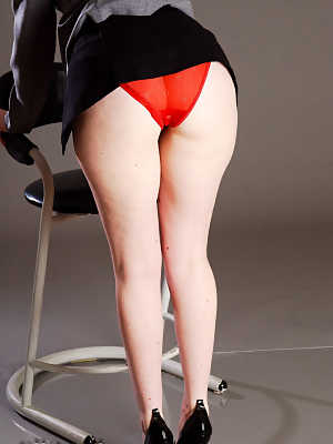 Pale redhead Elli Nude shows her bare legs before masturbating