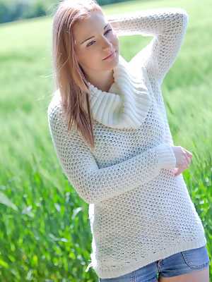 Sweet ginger Emily Ross getting rid of her clothes and posing in nature