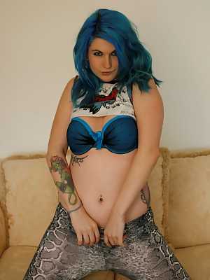 Tattooed girl Emma J Black sports dyed hair while making her nude debut