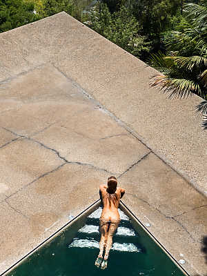 Stunning erotica model Gia Marie posing naked in an underwater photoshoot