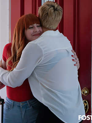 Sweet redhead Hannah Grace and curvy cougar Ryan Keely share a BBC