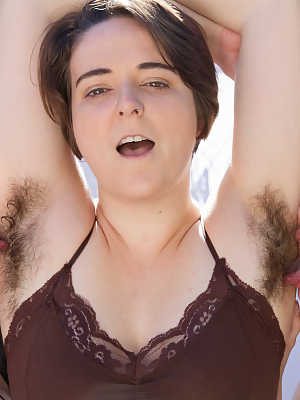 Americans Nikki Silver, Harley Hex & Kisa Fae strip & show their hairy bodies