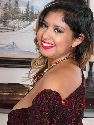 Chubby Latina Jamie Hernandez unveils her big saggy tits & her furry muff
