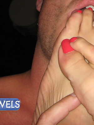 Beautiful TMILF Jasmine Jewels giving a hot footjob