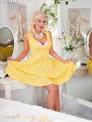 Platinum blonde chick Jennifer Jade frees her big tits from vintage dress