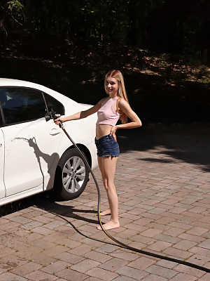 Slim teen Jessica Marie gets completely naked while washing a car in a drive