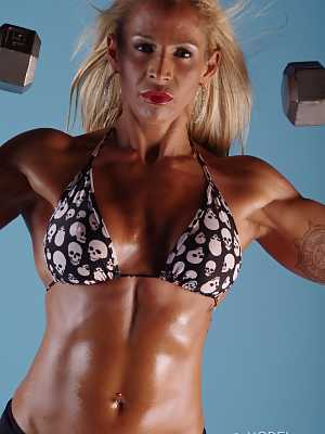 Blonde MILF bodybuilder Jill Rudison flaunts her oiled body while working out