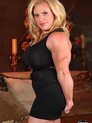 Muscle bound blonde female Joanna Thomas exposes her large clit